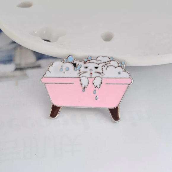 Bathe Time for Kitty Cat Enamel Pin - Picture 3 of 4